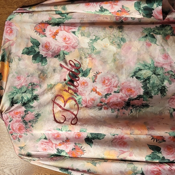 Bride Floral Robe - Picture 2 of 9